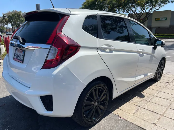 WHITE, 2015 HONDA FIT Image 6