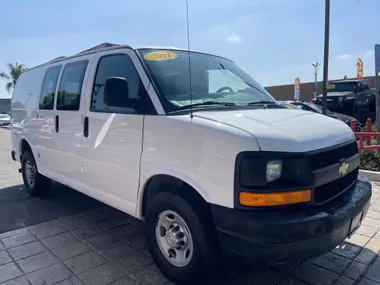 WHITE, 2011 CHEVROLET EXPRESS 2500 CARGO Image 