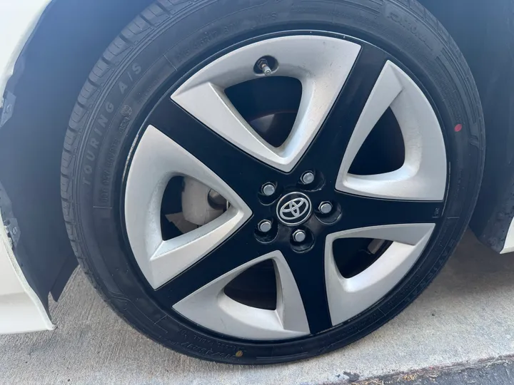 WHITE, 2016 TOYOTA PRIUS Image 26