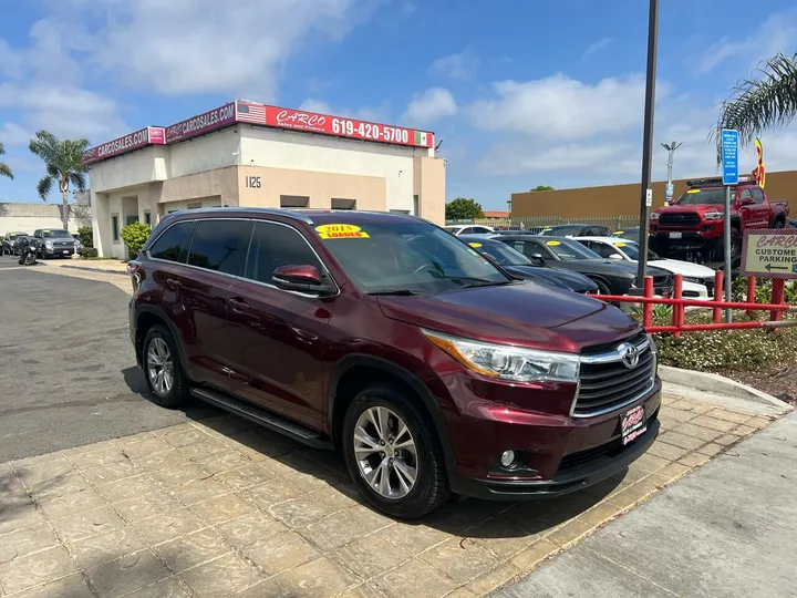 BURGUNDY, 2015 TOYOTA HIGHLANDER Image 2