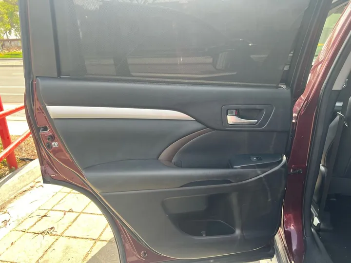 BURGUNDY, 2015 TOYOTA HIGHLANDER Image 31