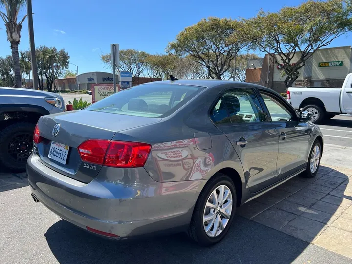 GRAY, 2011 VOLKSWAGEN JETTA Image 7