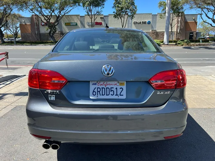 GRAY, 2011 VOLKSWAGEN JETTA Image 6