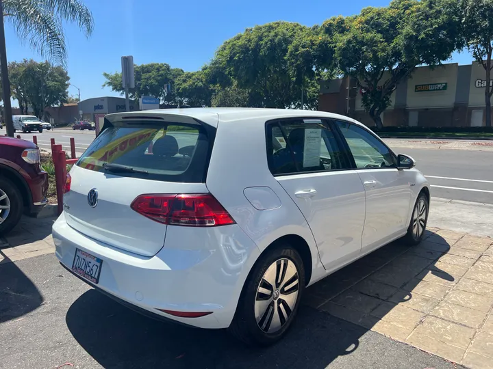 WHITE, 2016 VOLKSWAGEN E-GOLF Image 9