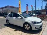 WHITE, 2016 VOLKSWAGEN E-GOLF Thumnail Image 10