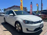 WHITE, 2016 VOLKSWAGEN E-GOLF Thumnail Image 1