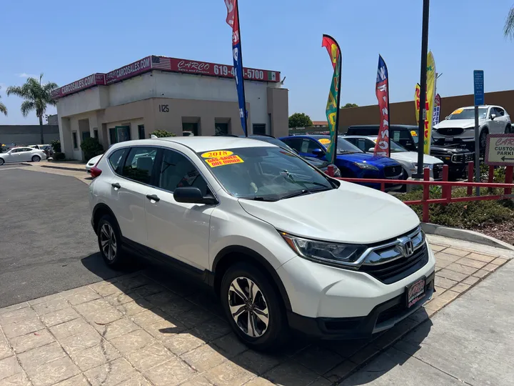 WHITE, 2018 HONDA CR-V Image 2