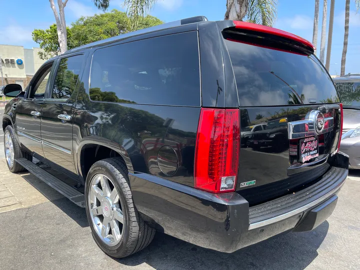 BLACK, 2011 CADILLAC ESCALADE ESV Image 8