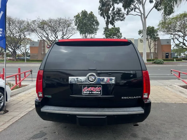 Black, 2011 CADILLAC ESCALADE ESV Image 7