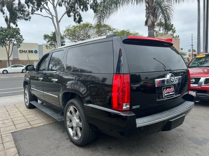 Black, 2011 CADILLAC ESCALADE ESV Image 6