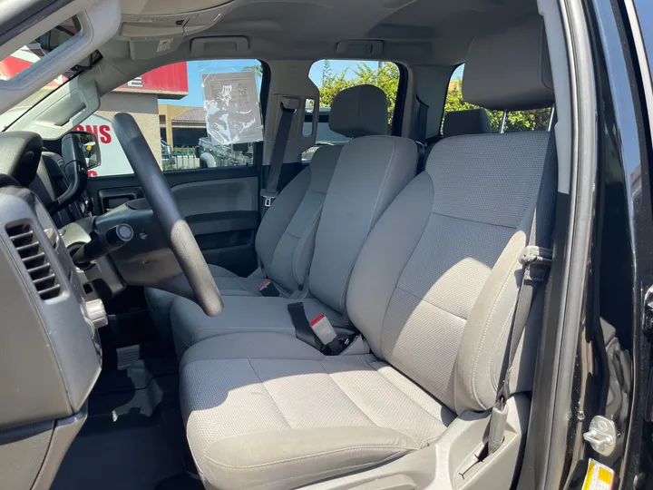 BLACK, 2018 CHEVROLET SILVERADO 1500 DOUBLE CAB Image 9