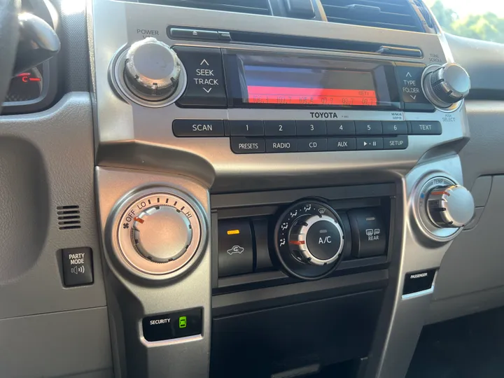 WHITE, 2013 TOYOTA 4RUNNER Image 22
