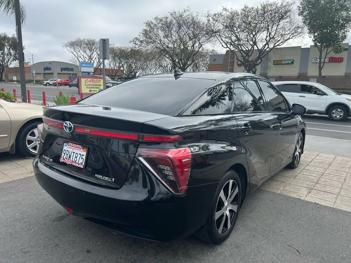 Black, 2017 TOYOTA MIRAI Image 12