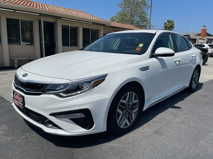 White, 2020 KIA OPTIMA HYBRID Image 5