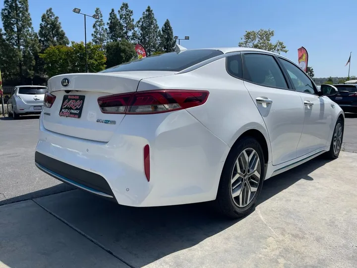 White, 2020 KIA OPTIMA HYBRID Image 9