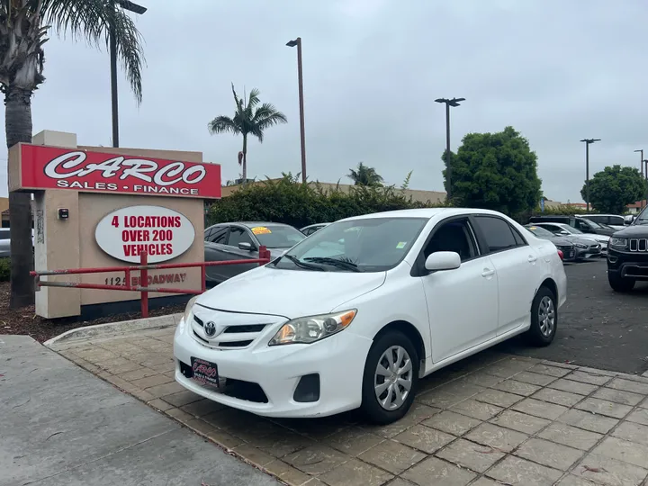 WHITE, 2011 TOYOTA COROLLA Image 3