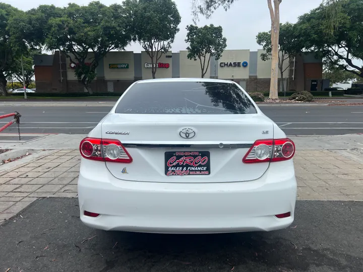 WHITE, 2011 TOYOTA COROLLA Image 4