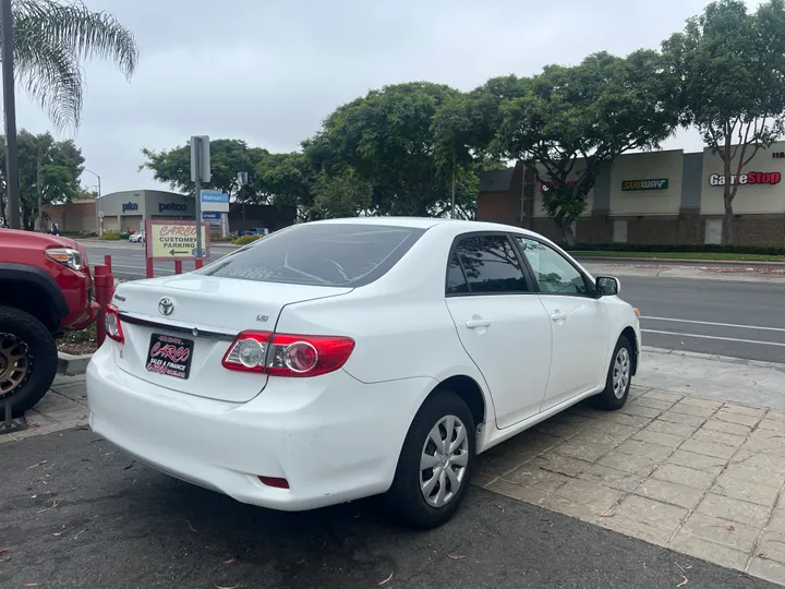 WHITE, 2011 TOYOTA COROLLA Image 5