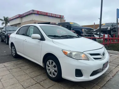 WHITE, 2011 TOYOTA COROLLA Image 