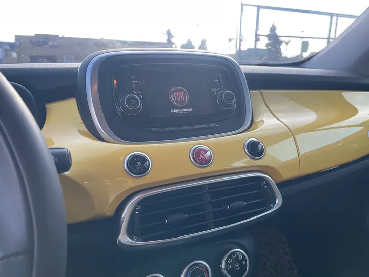 YELLOW, 2016 FIAT 500X Image 10