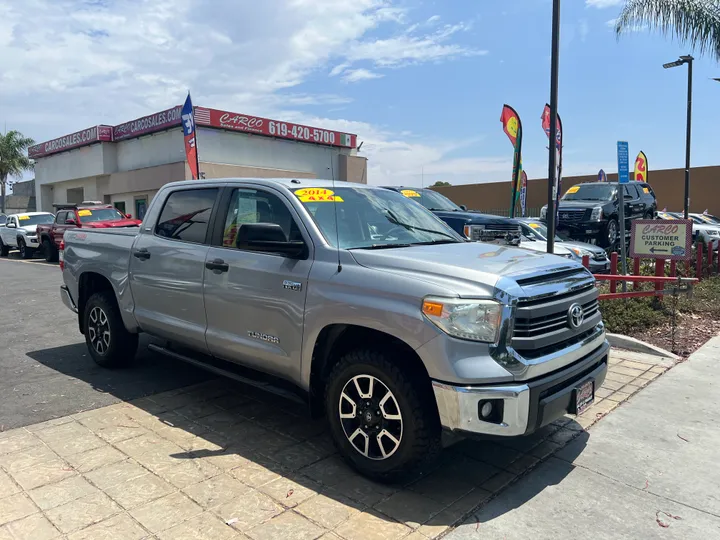 SILVER, 2014 TOYOTA TUNDRA CREWMAX Image 2