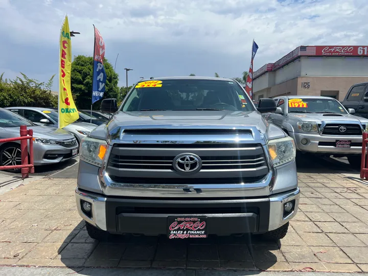 SILVER, 2014 TOYOTA TUNDRA CREWMAX Image 3