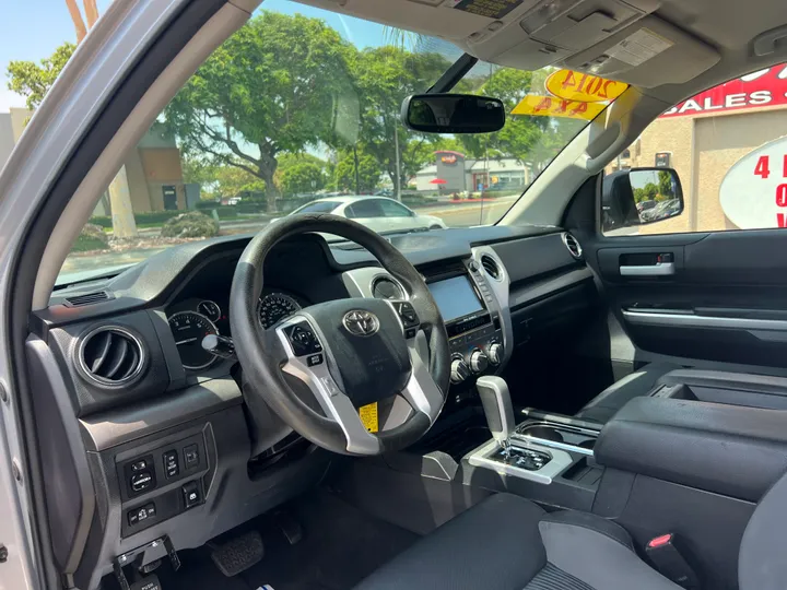 SILVER, 2014 TOYOTA TUNDRA CREWMAX Image 16