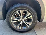 SILVER, 2017 TOYOTA HIGHLANDER Thumnail Image 9
