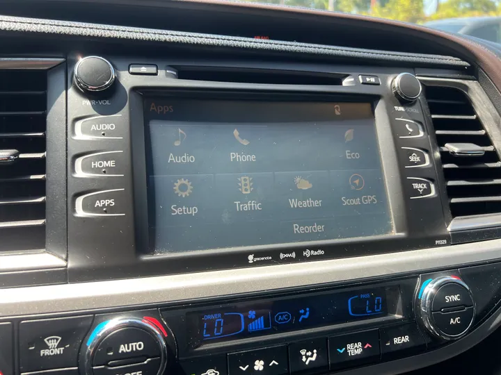 SILVER, 2017 TOYOTA HIGHLANDER Image 24