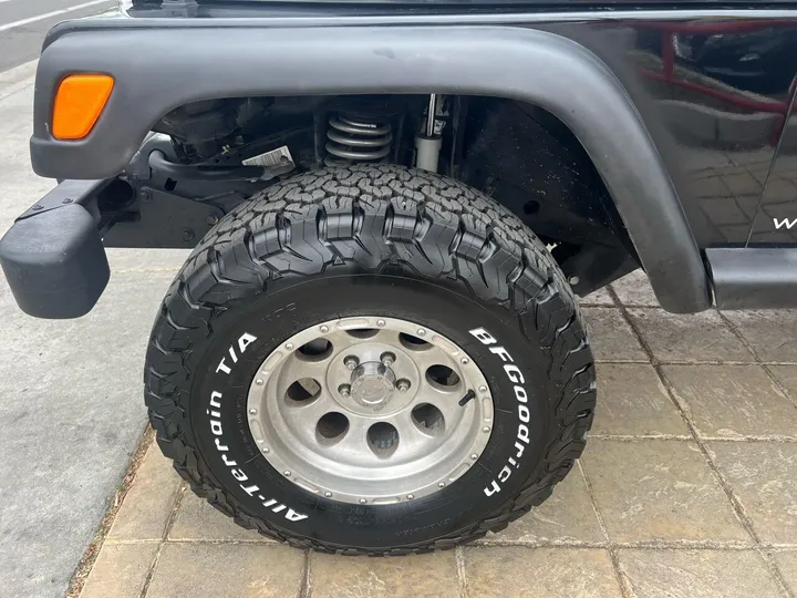 BLACK, 2005 JEEP WRANGLER Image 6