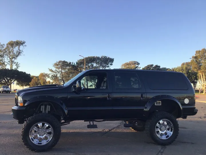 Black, 2001 FORD EXCURSION Image 9