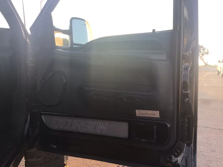 Black, 2001 FORD EXCURSION Image 43