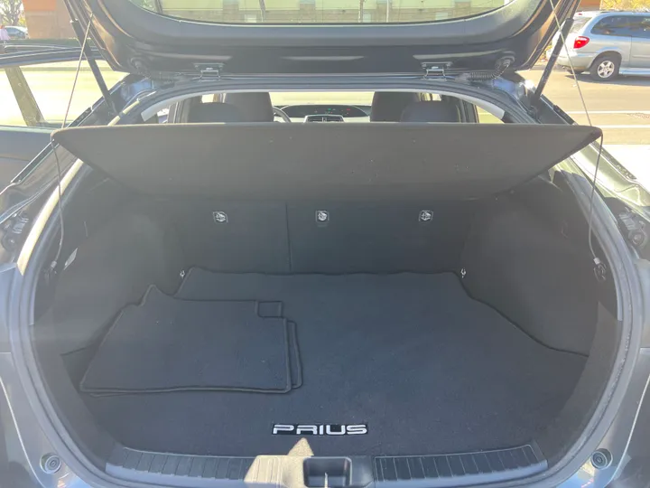GRAY, 2018 TOYOTA PRIUS Image 30