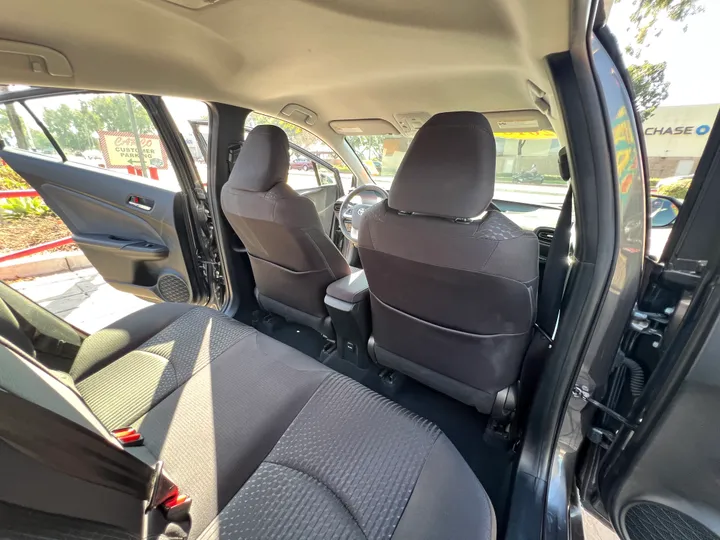 GRAY, 2018 TOYOTA PRIUS Image 33