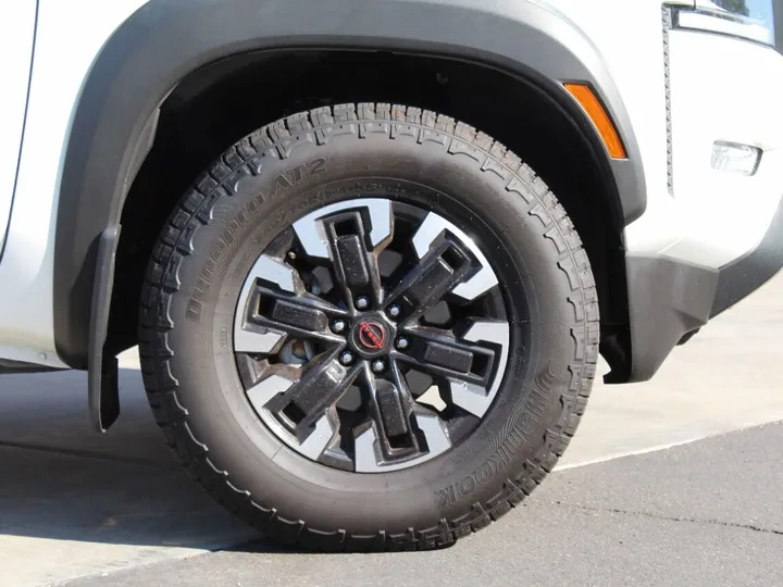 White, 2022 NISSAN FRONTIER CREW CAB Image 8