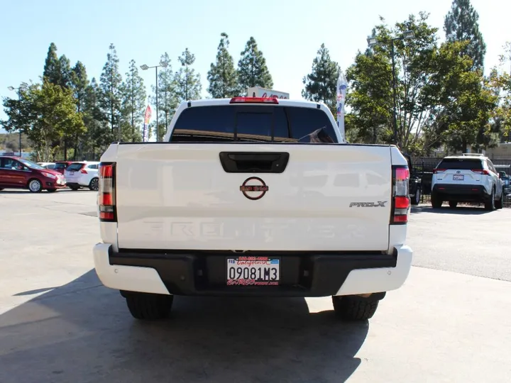 White, 2022 NISSAN FRONTIER CREW CAB Image 6
