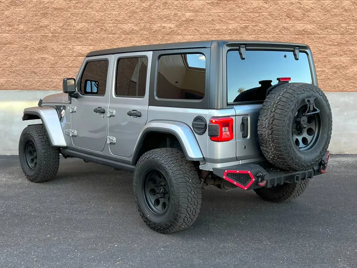 SILVER, 2018 JEEP WRANGLER UNLIMITED ALL NEW SAHARA 4X4 Image 3