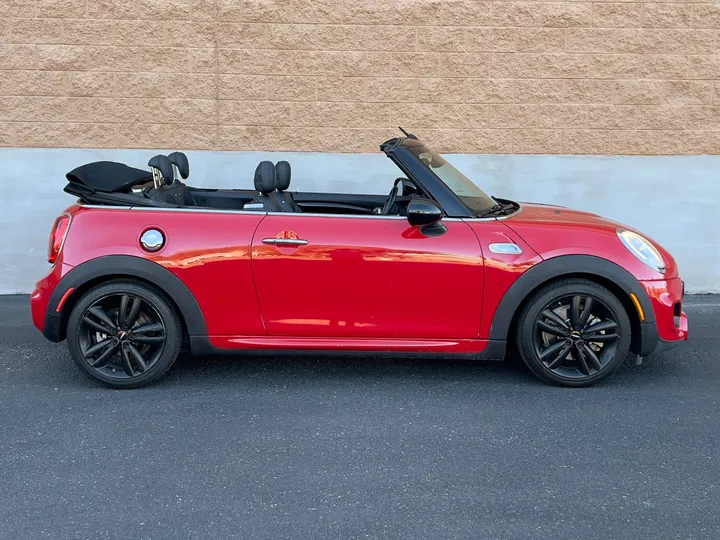 RED, 2016 MINI COOPER S CONVERTIBLE Image 19