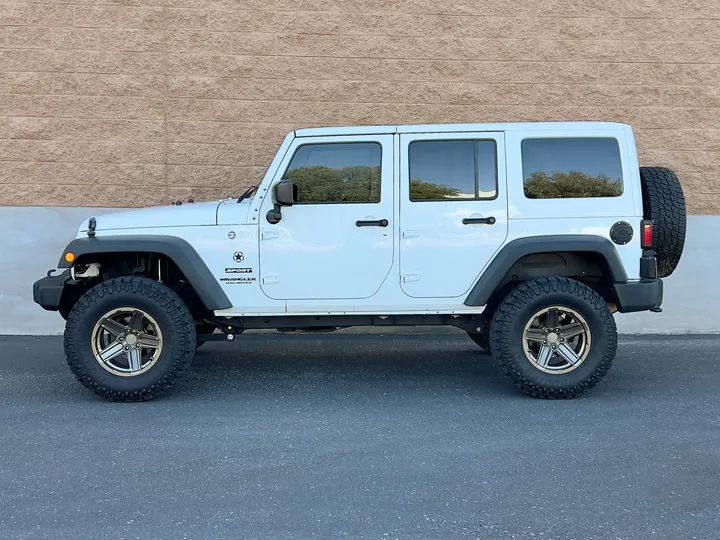 WHITE, 2017 JEEP WRANGLER UNLIMITED SPORT 4X4 Image 2