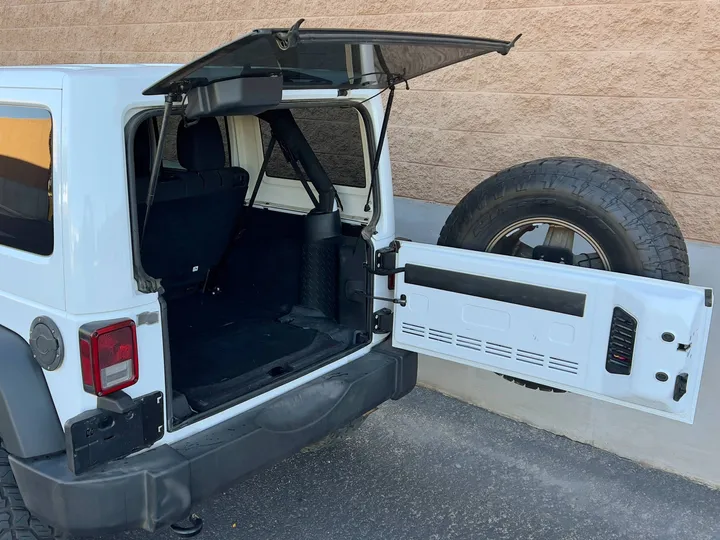 WHITE, 2017 JEEP WRANGLER UNLIMITED SPORT 4X4 Image 12