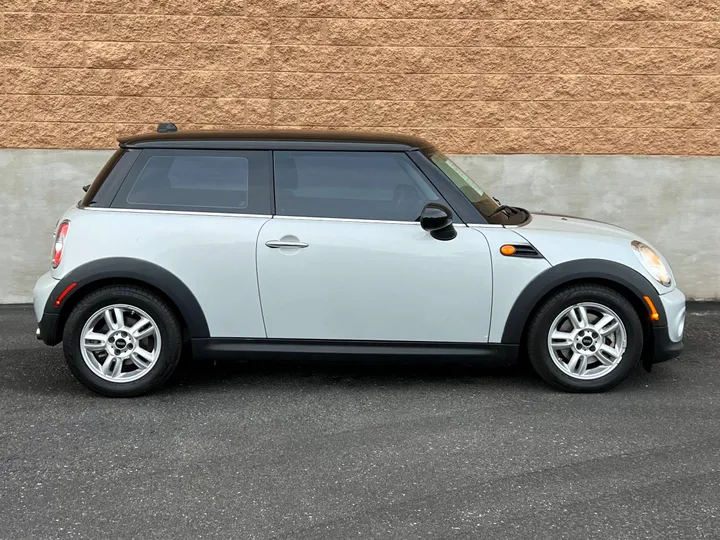 WHITE, 2013 MINI COOPER HARDTOP Image 19