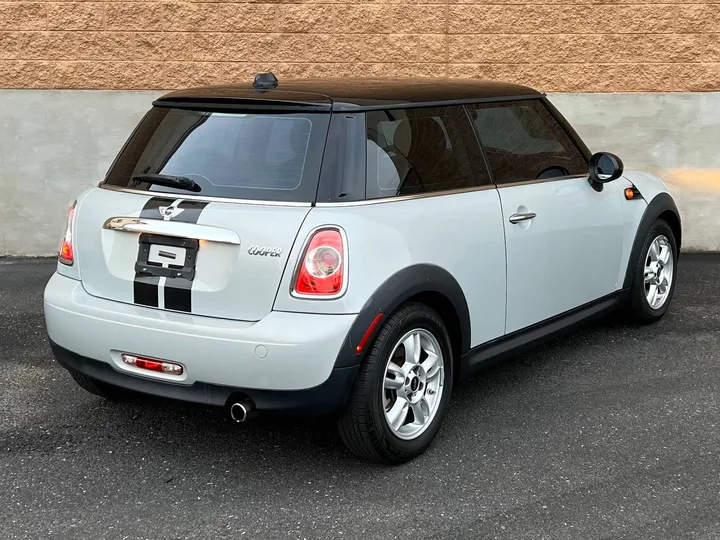 WHITE, 2013 MINI COOPER HARDTOP Image 20