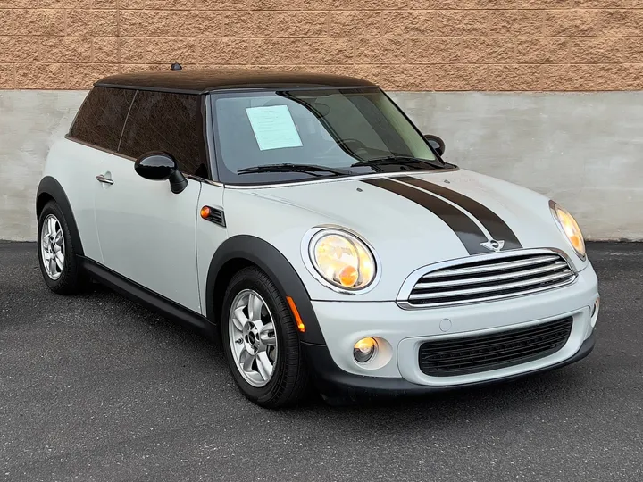 WHITE, 2013 MINI COOPER HARDTOP Image 18