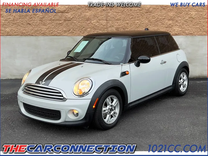 WHITE, 2013 MINI COOPER HARDTOP Image 1