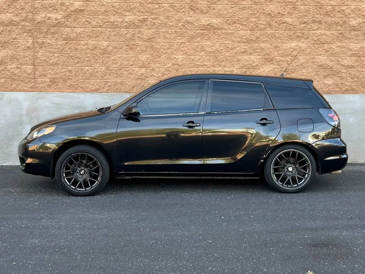 BLACK, 2005 TOYOTA MATRIX Image 2