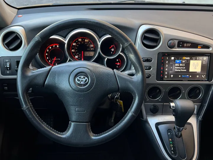 BLACK, 2005 TOYOTA MATRIX Image 11