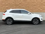 WHITE, 2017 LINCOLN MKC BLACK LABEL Thumnail Image 22