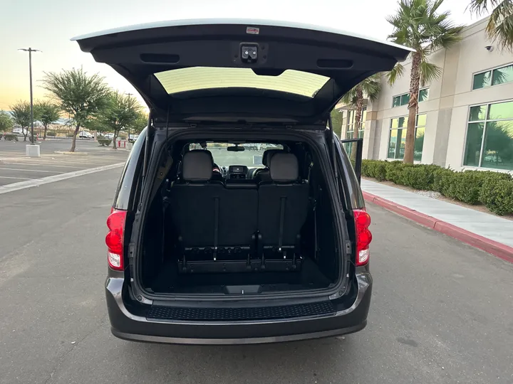 GRAY, 2015 DODGE GRAND CARAVAN PASSENGER Image 12