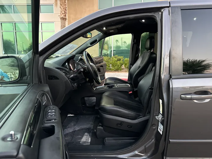 GRAY, 2015 DODGE GRAND CARAVAN PASSENGER Image 13