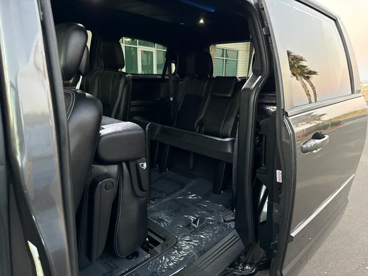 GRAY, 2015 DODGE GRAND CARAVAN PASSENGER Image 14